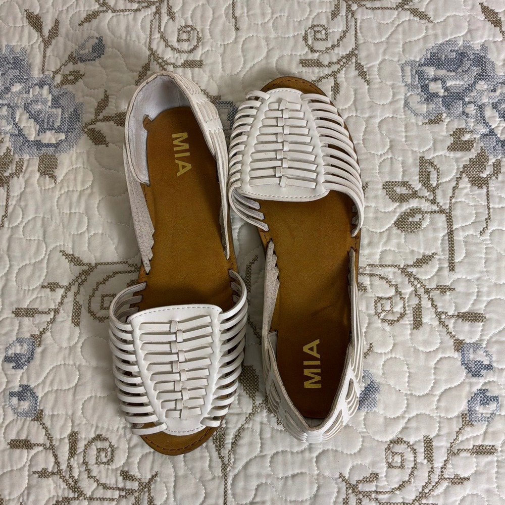 MIA Pandora Huarache Flats Womens 8 White Excellent Woven Sandals
